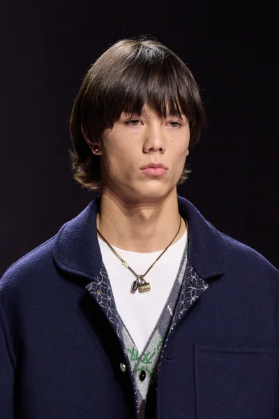 Look 10
